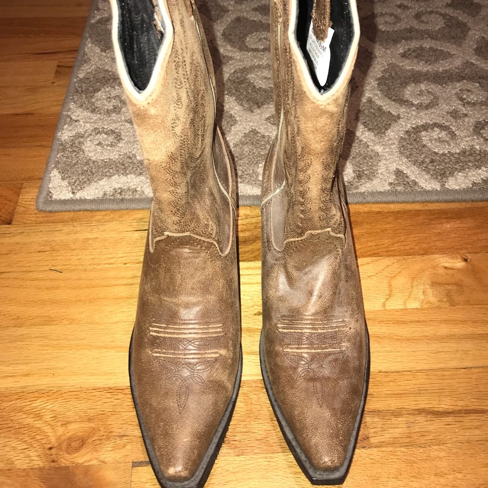 Women’s cowboy boots